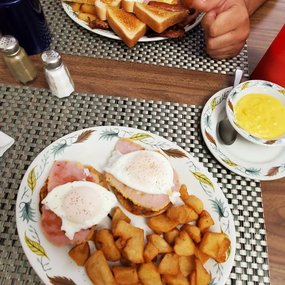 Highlights, Basell’s Restaurant & Tavern