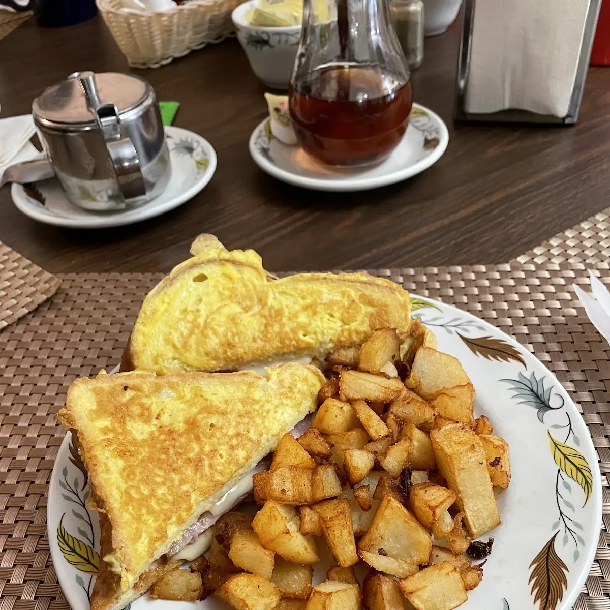 Highlights, Basell’s Restaurant & Tavern