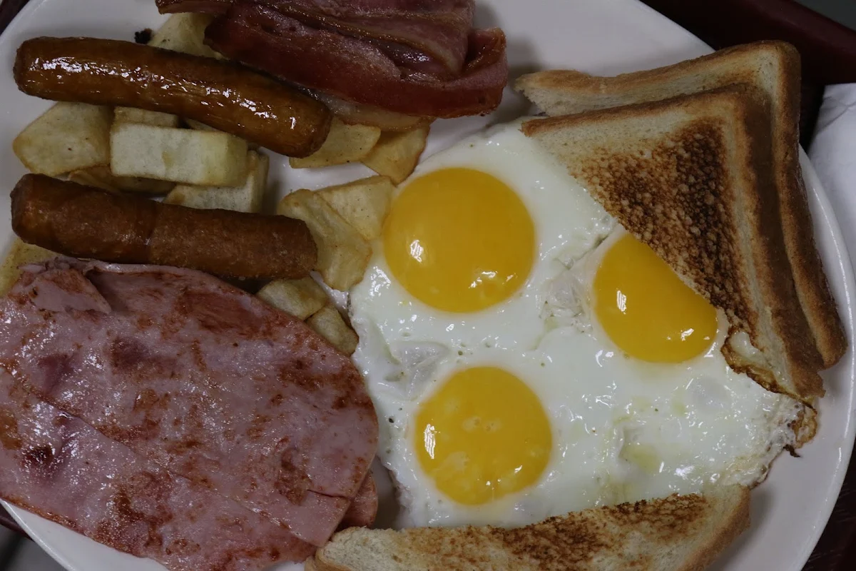 Big Breakfast (3 Egg, 2 Bacon, 2 Sausage, 2 Ham, Toast and Home Fries)