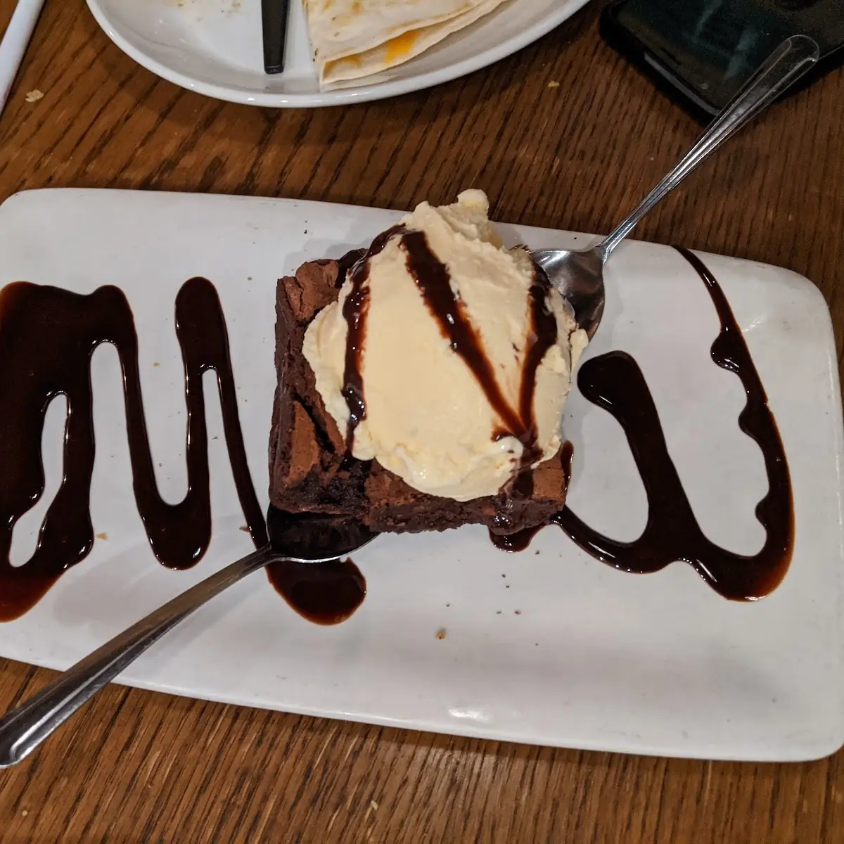 Border Brownie Sundae