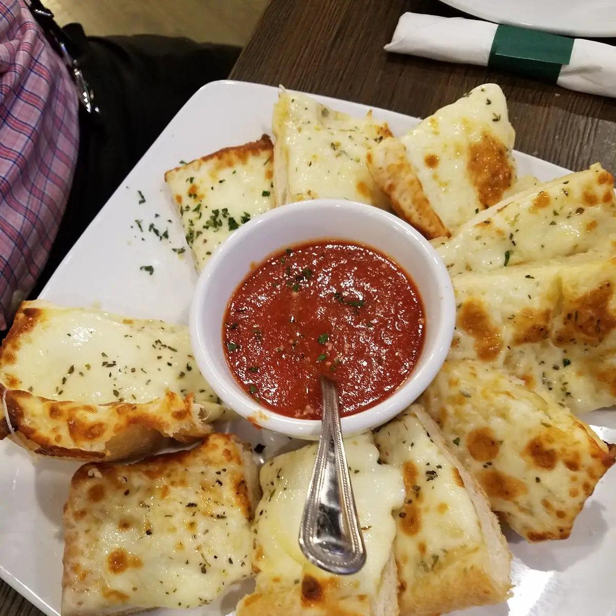 Cheesy Garlic Bread with Marinara