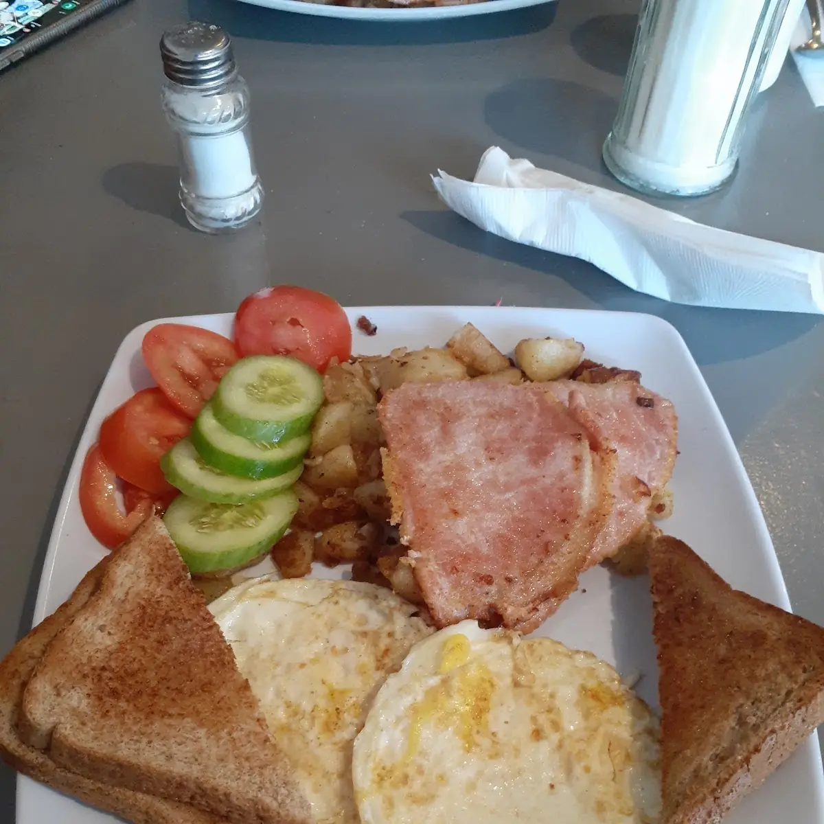 Eggs with Peameal Bacon & Homefries, Baker's Bar & Grill
