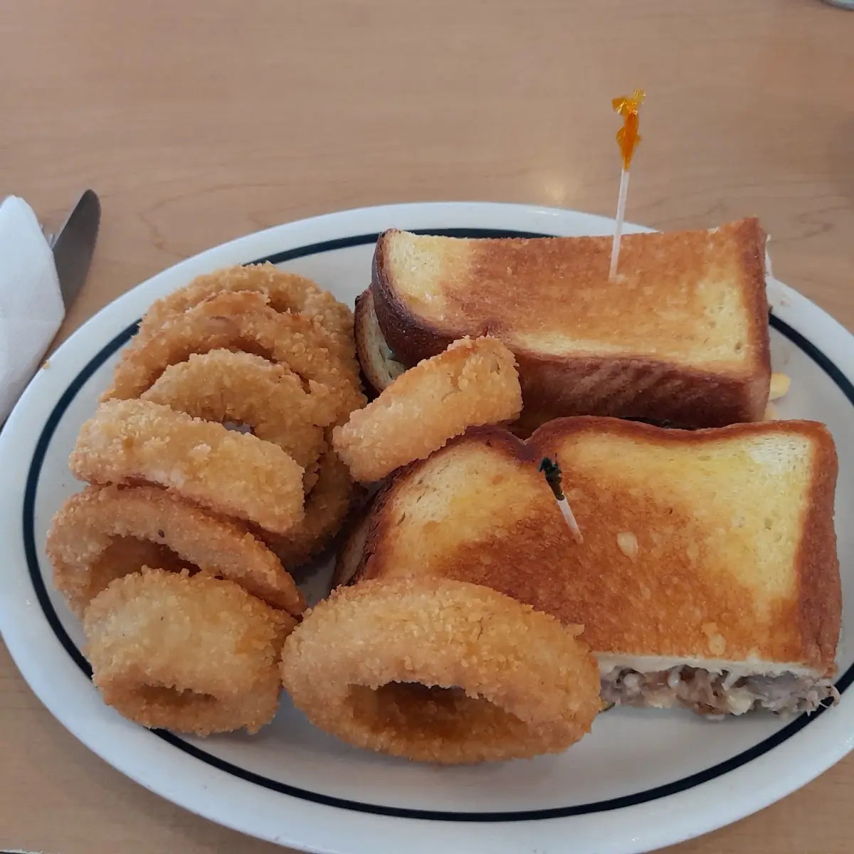 Pulled Pork Sándwich with Onions Rings
