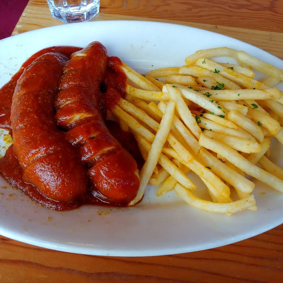Currywurst Mit Pommes Frites