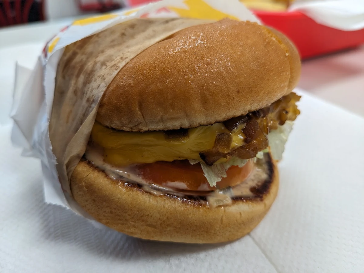 Cheeseburger with Grilled Onions