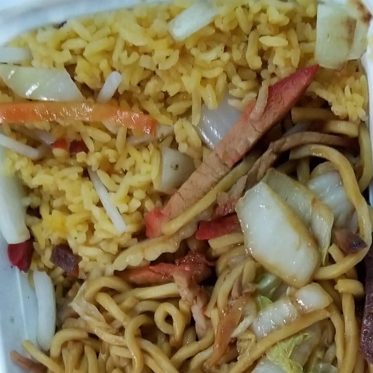 Lo Mein de Cerdo Con Arroz Frito