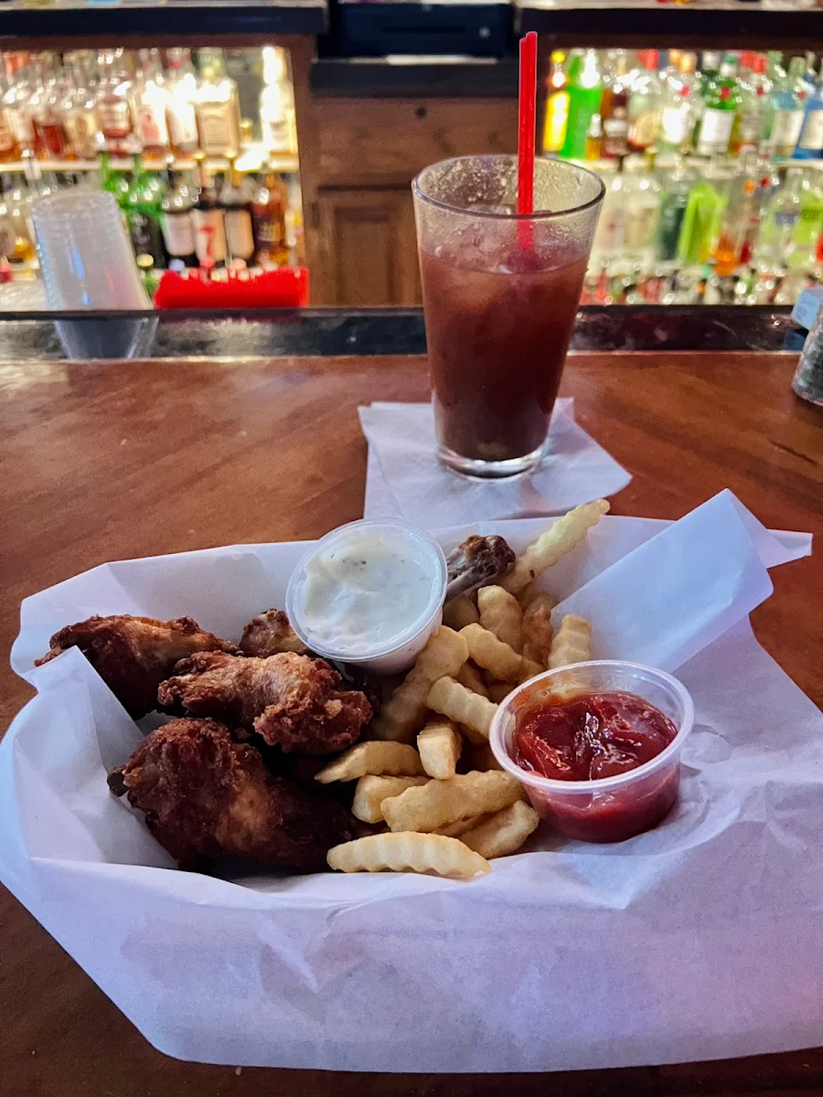 Chicken Wings with Fries
