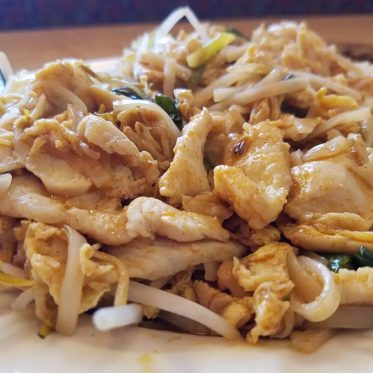 Pad Thai Chicken with Noodles Hot
