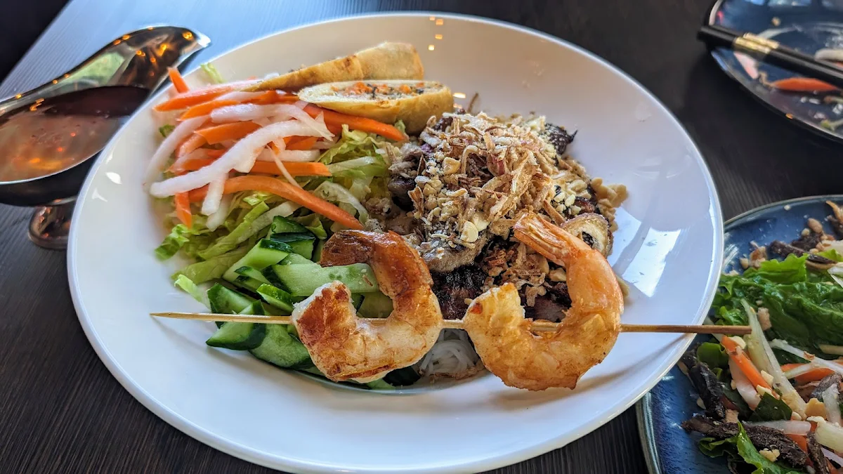 Grilled Pork&Shrimp Spring Roll Vermicelli