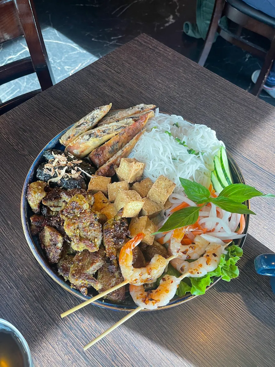 Mẹt Bún Thập Cẩm Special Platter