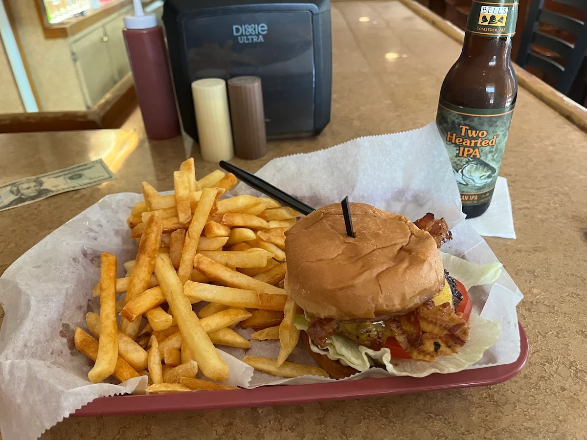 Deluxe Bacon Cheeseburger with Everything