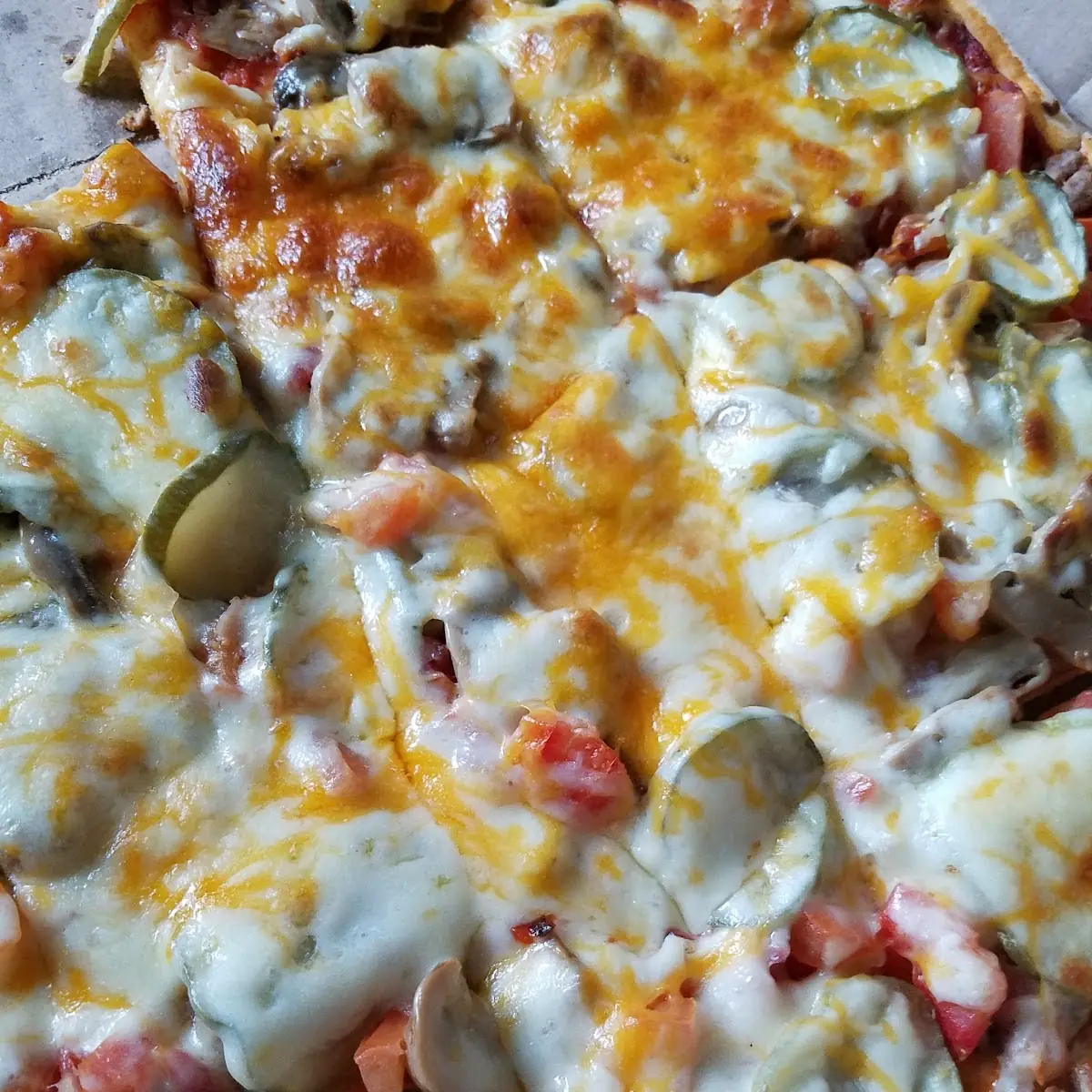 Cheeseburger Deluxe Pizza