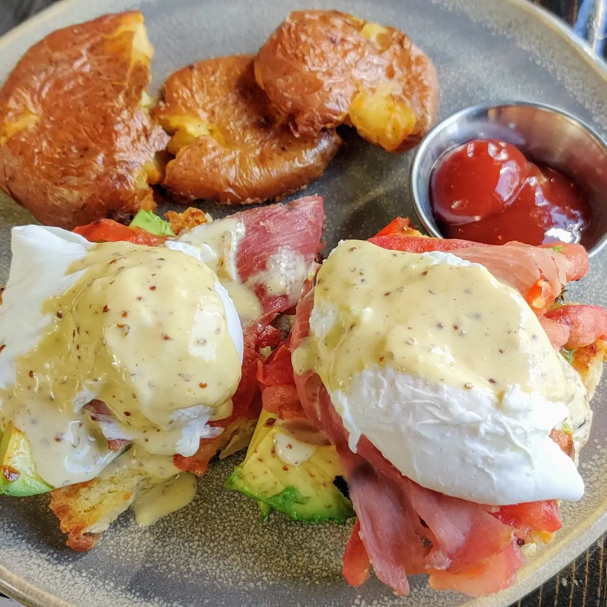 Eggs Benedict English Muffin