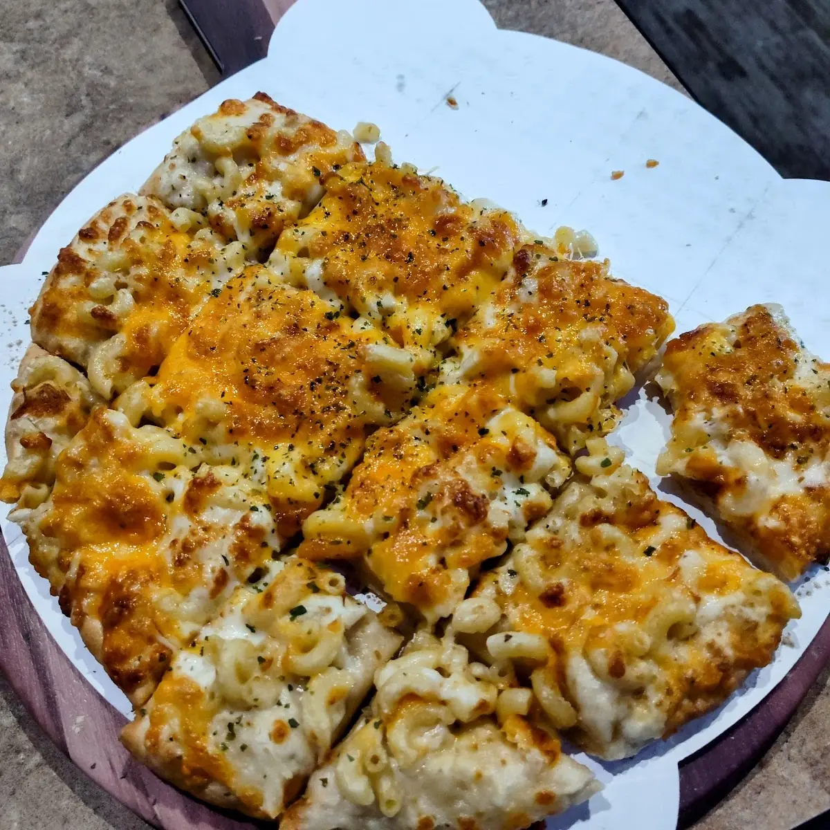 Mac and Cheese Pizza