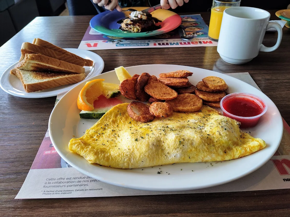 Omelette Jambon Et Fromage, Restaurant Normandin Lévis