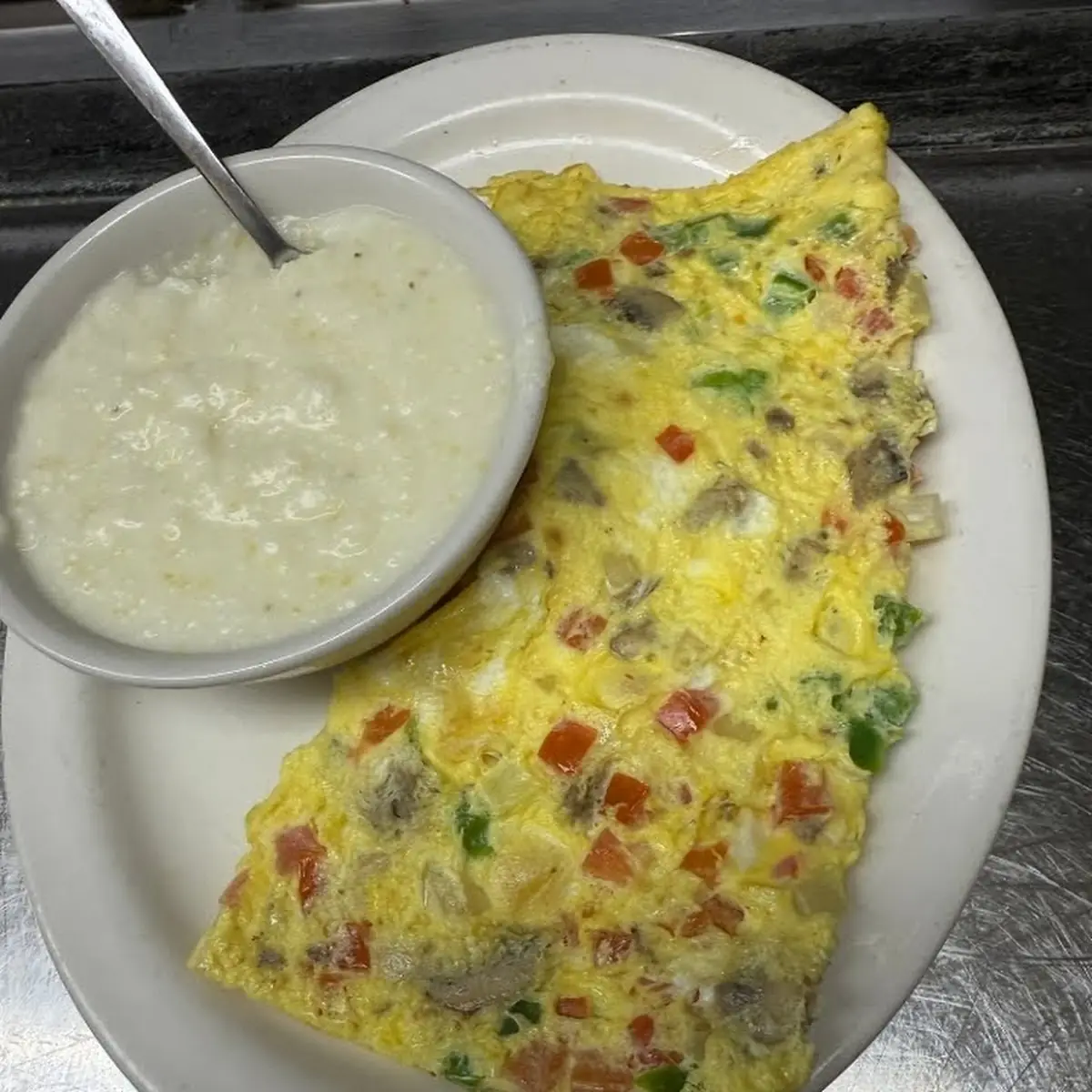 Veggie Omelette & Grits