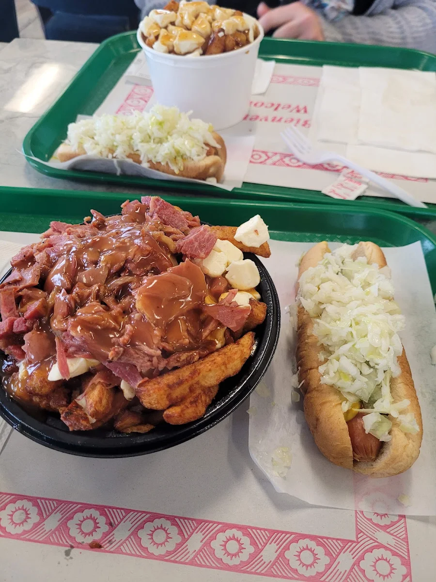 Poutine Viande Fumée Hotdog, Quebeco