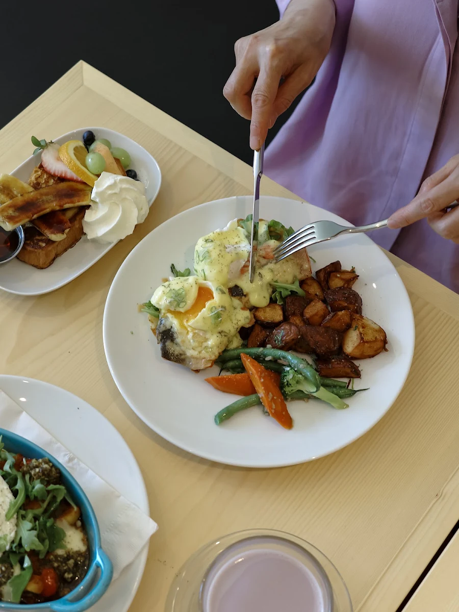 Highlights, Breakfast Table Steveston