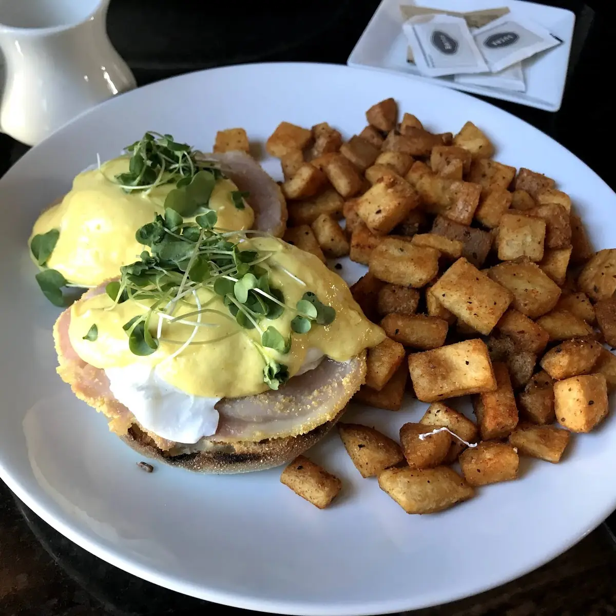 Classic Eggs Benedict, Braxton's