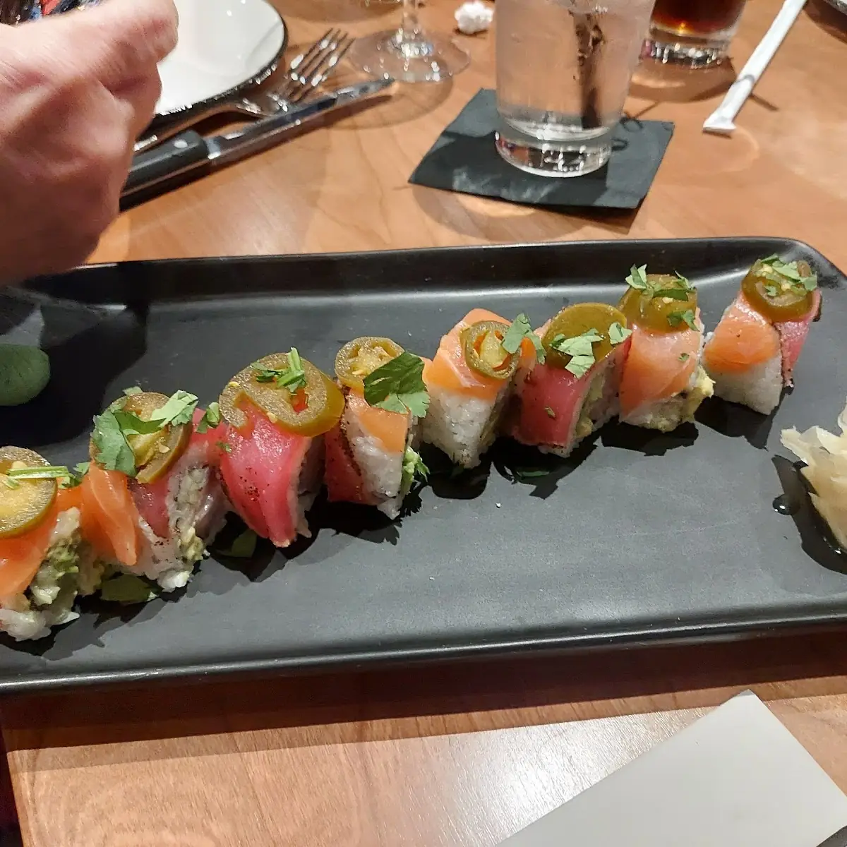 Tommy's Roll Yellow Tail & Salmon