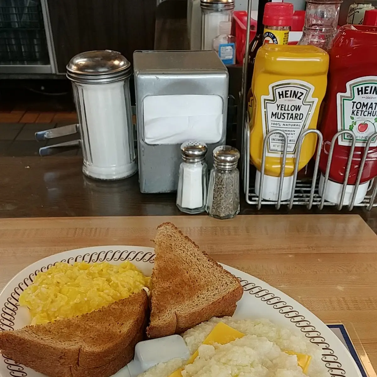 Cheesy Grits and Scrambled Egg