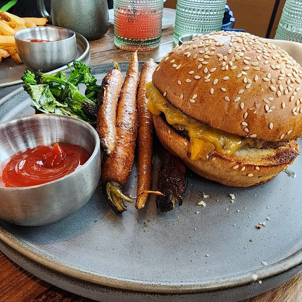 Kids Cheeseburger with Vegetables