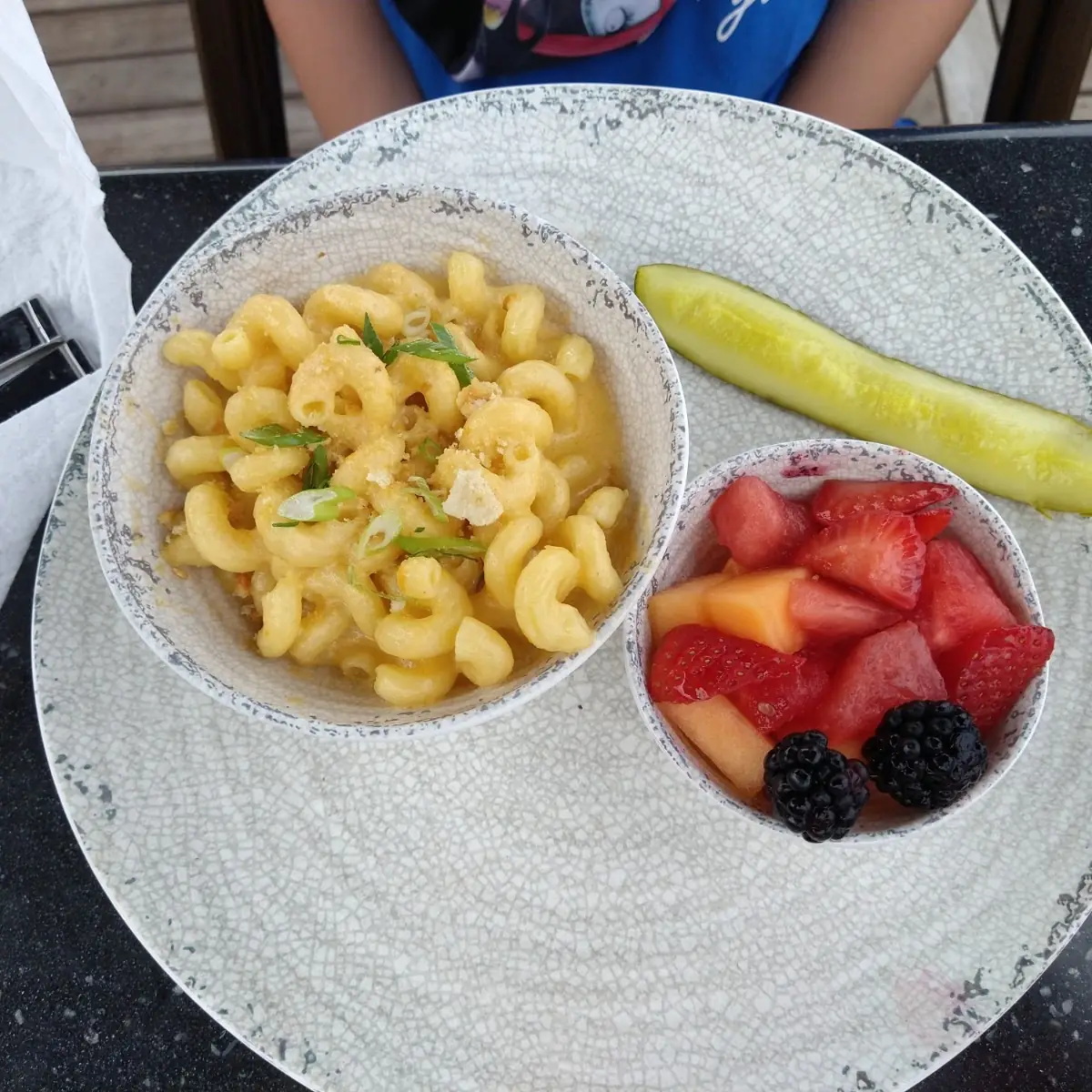 Kid's Mac and Cheese with Fruit Cup