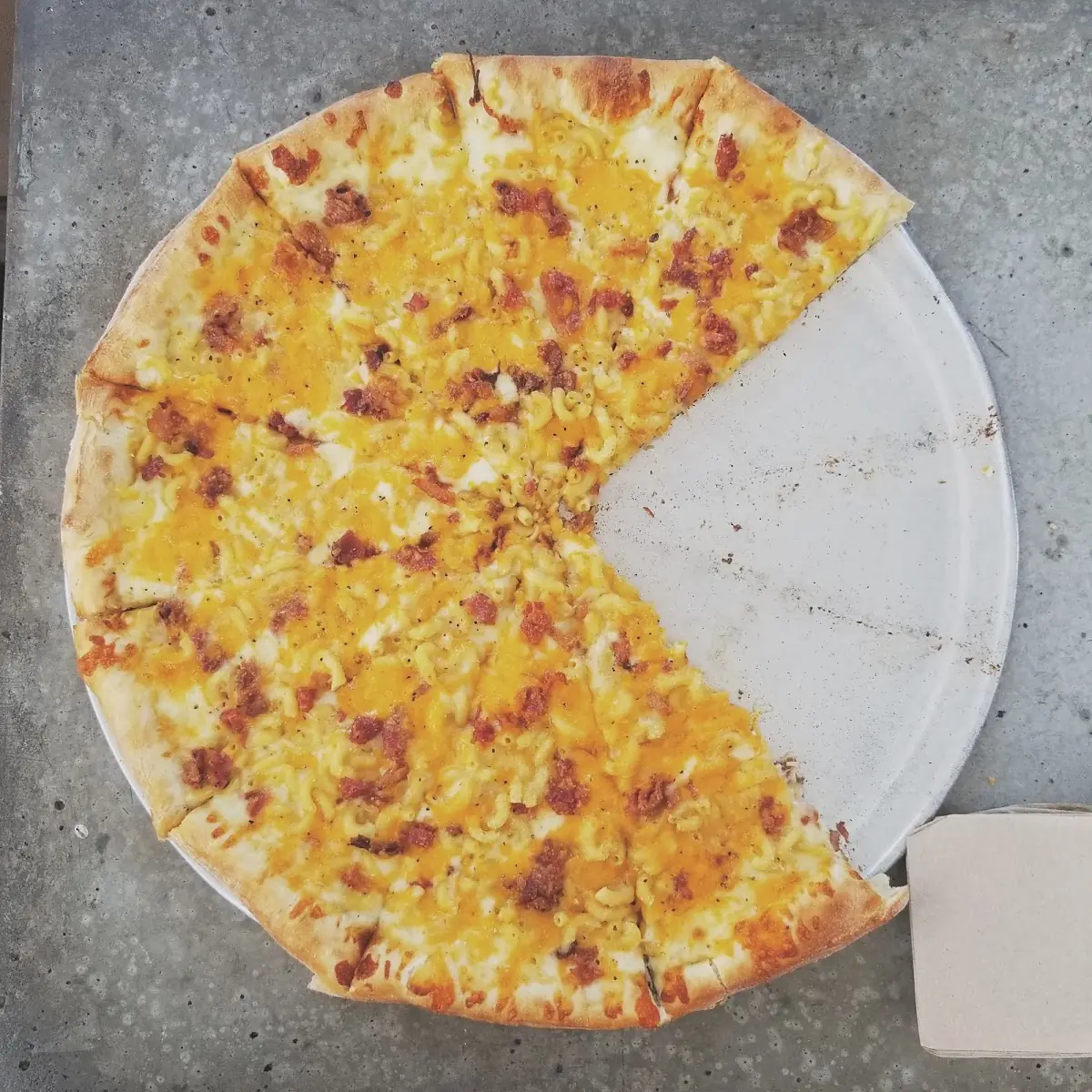 Bacon Mac & Cheese Pizza