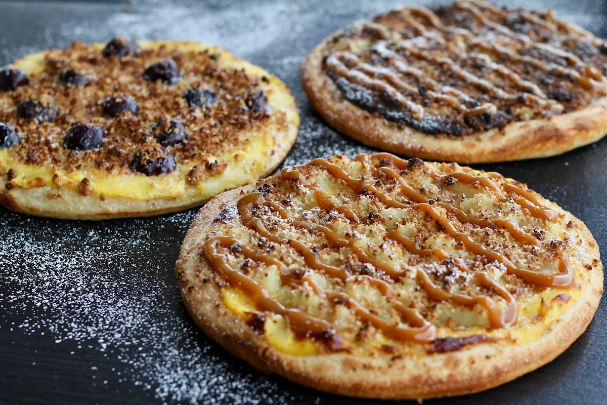 Apple Crumble Pizza, Topped Pizza