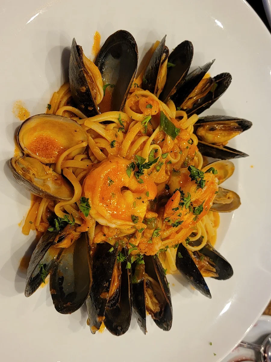 Linguine Seafood Pasta, Pizzeria Gusto