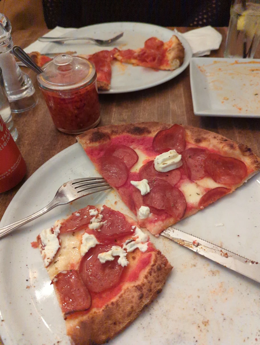 Pizza Deluxe, Pizzeria Gusto