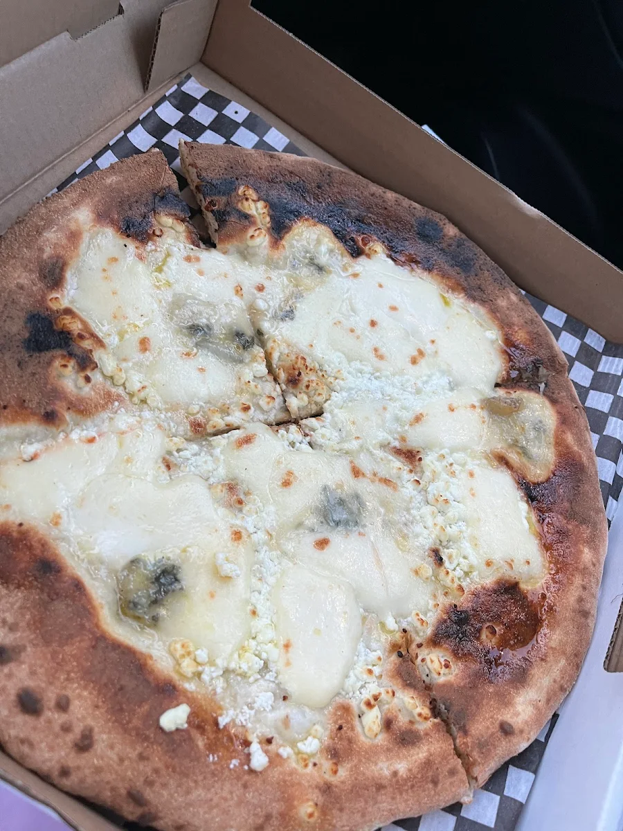 Quattro Formaggi, Pizzeria Gusto