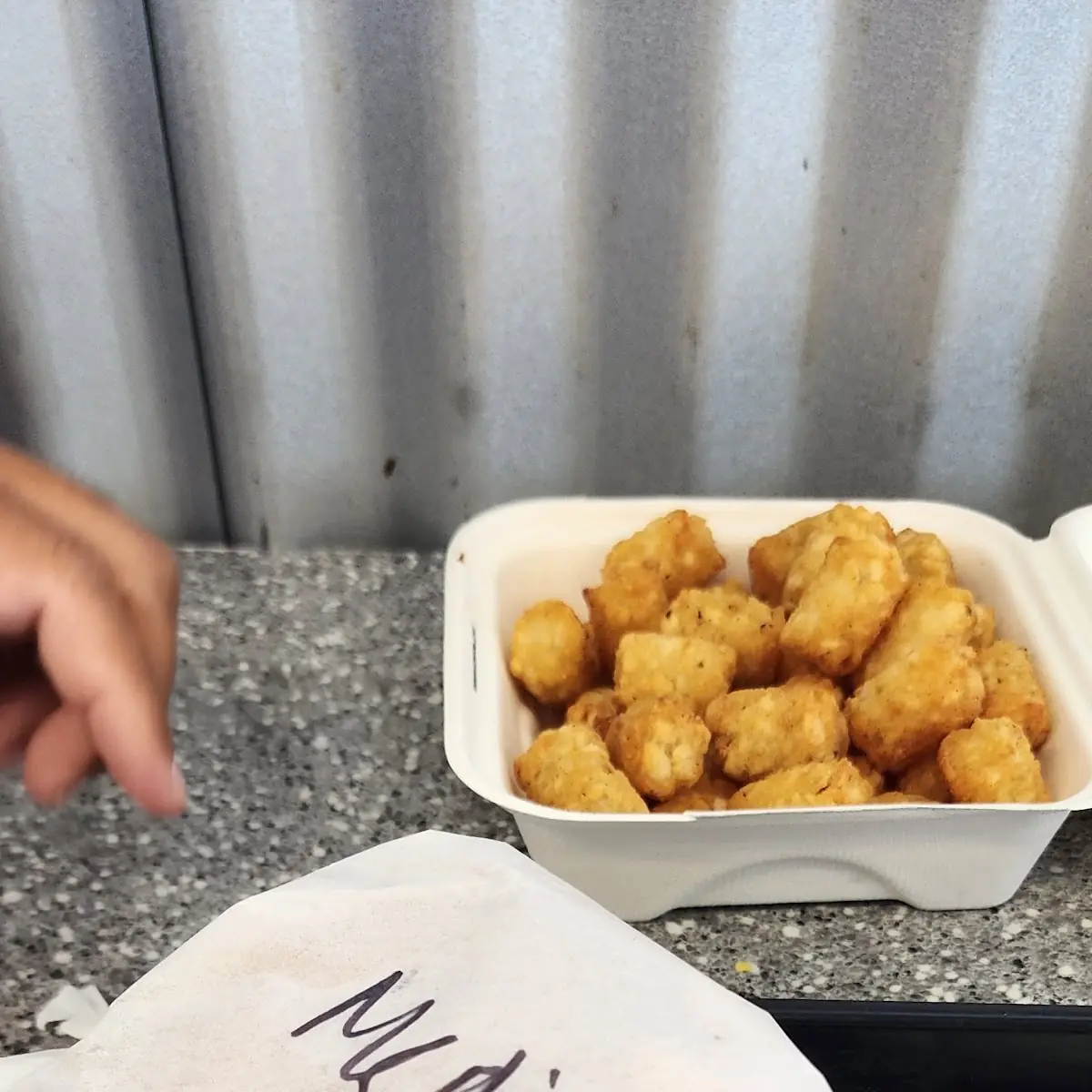 Burger & Tots