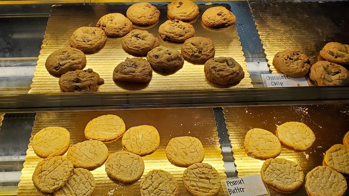 Fresh Chocolate Chip & Peanut Butter Cookies