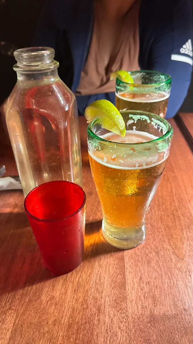 Dos Equis, Bella Jacks