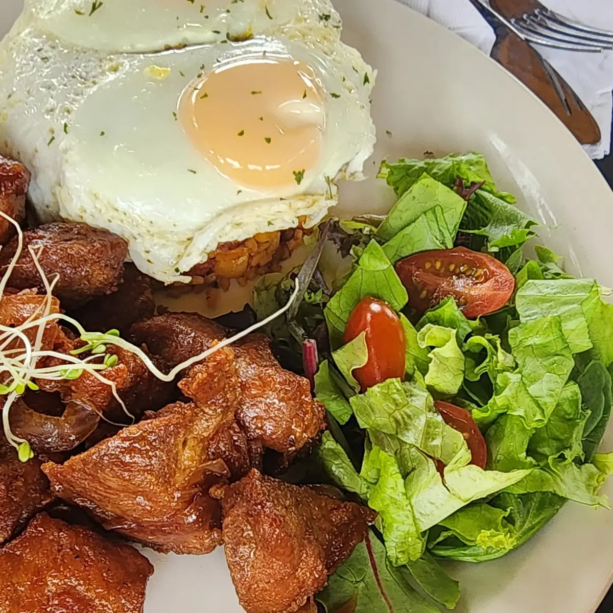 Carne Frita Y Mamposteado De Corned Beef a Caballo