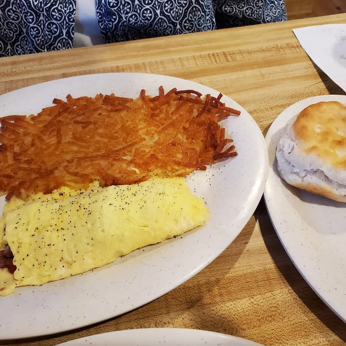 Omlet Hash Browns and Biscuit