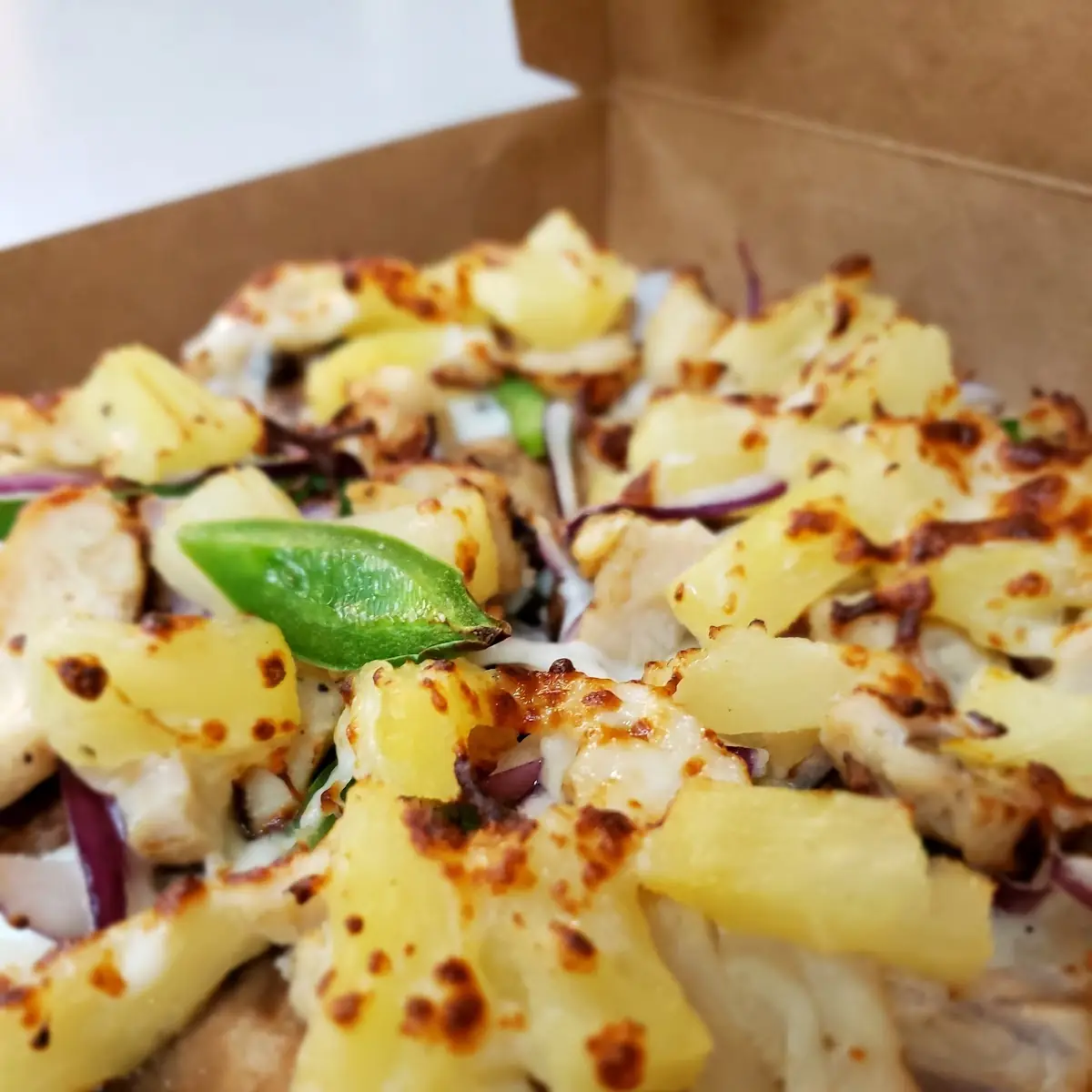 Garlic Chicken Pizza with Pineapple