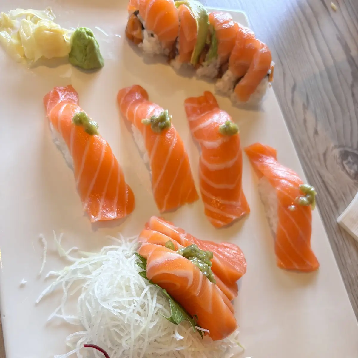 SALMON ROLL