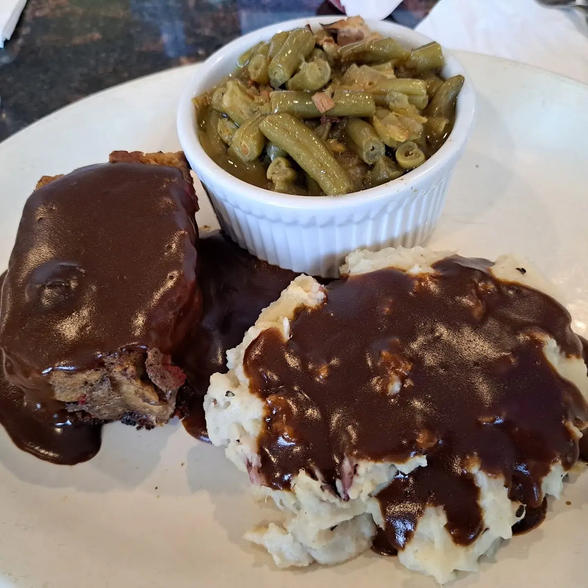 Meatloaf with Mashed Potatoes and Green Beans