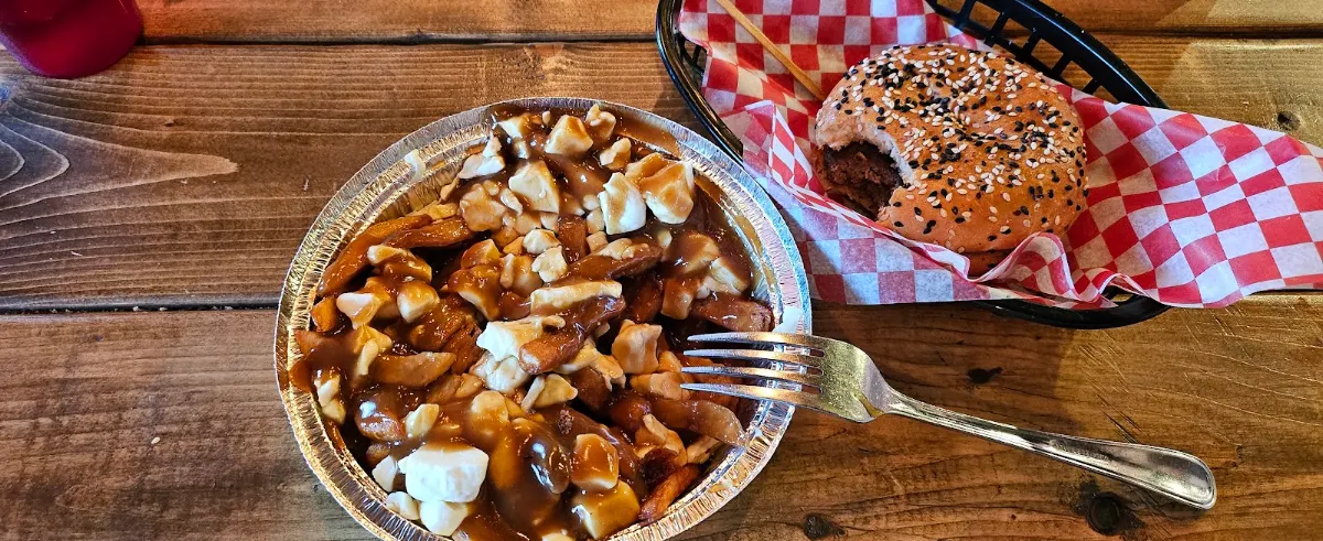 Poutine Régulière Avec Cheese Burger Double
