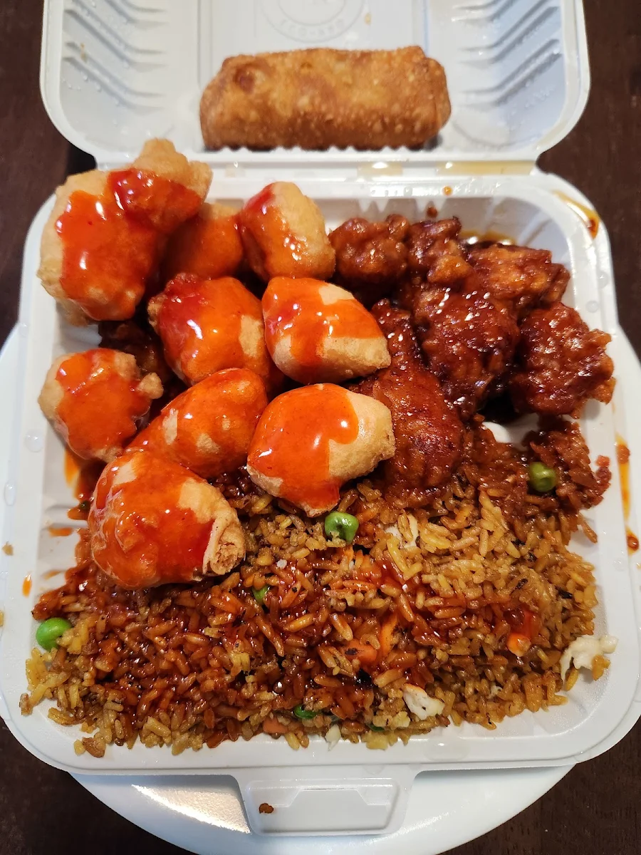 4. Lo Mein (Chicken or Roast Pork)