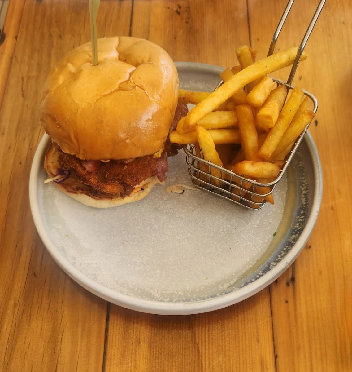 Crispy Chicken Burger, Salt Cafe Urangan