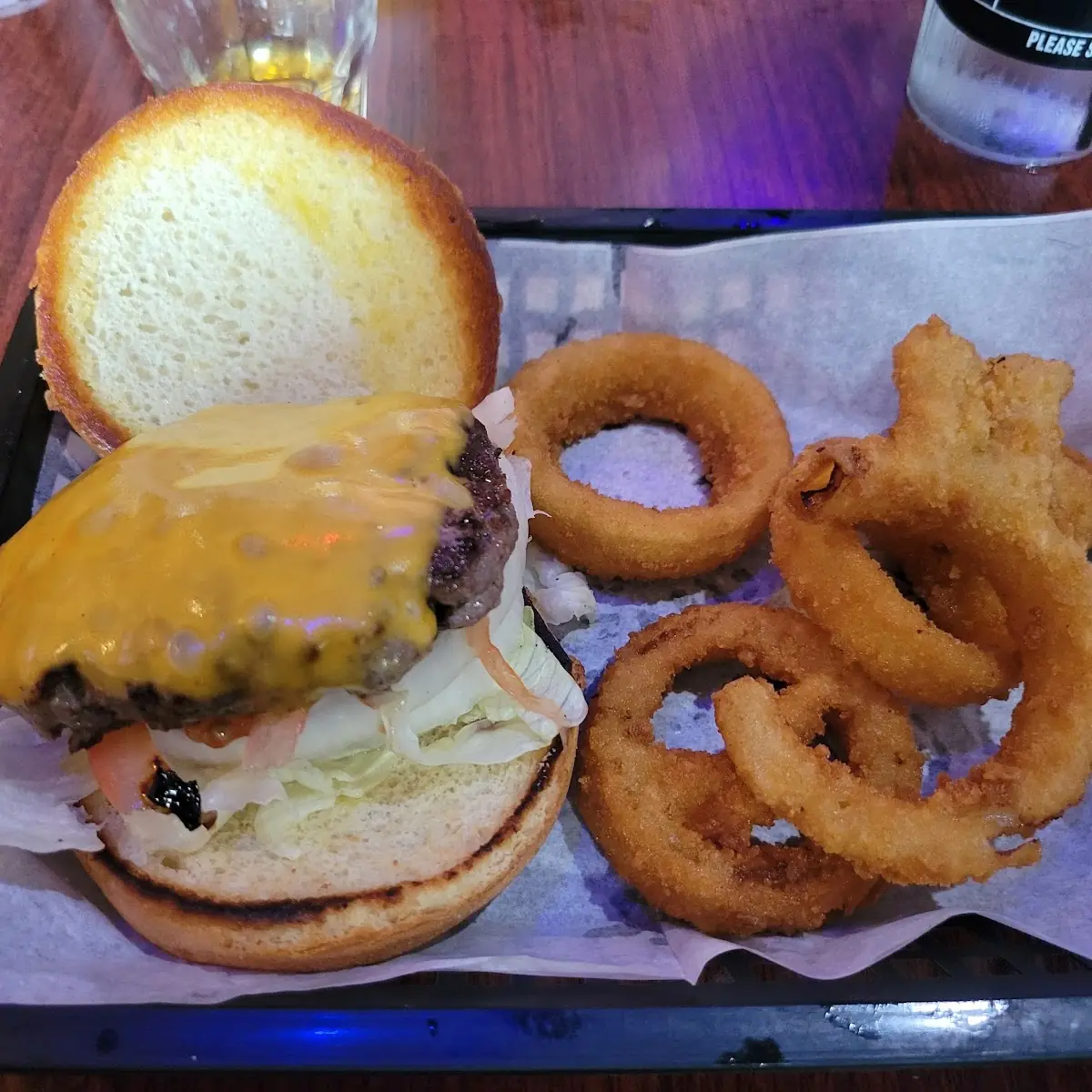 Cheeseburger with Onion Rings