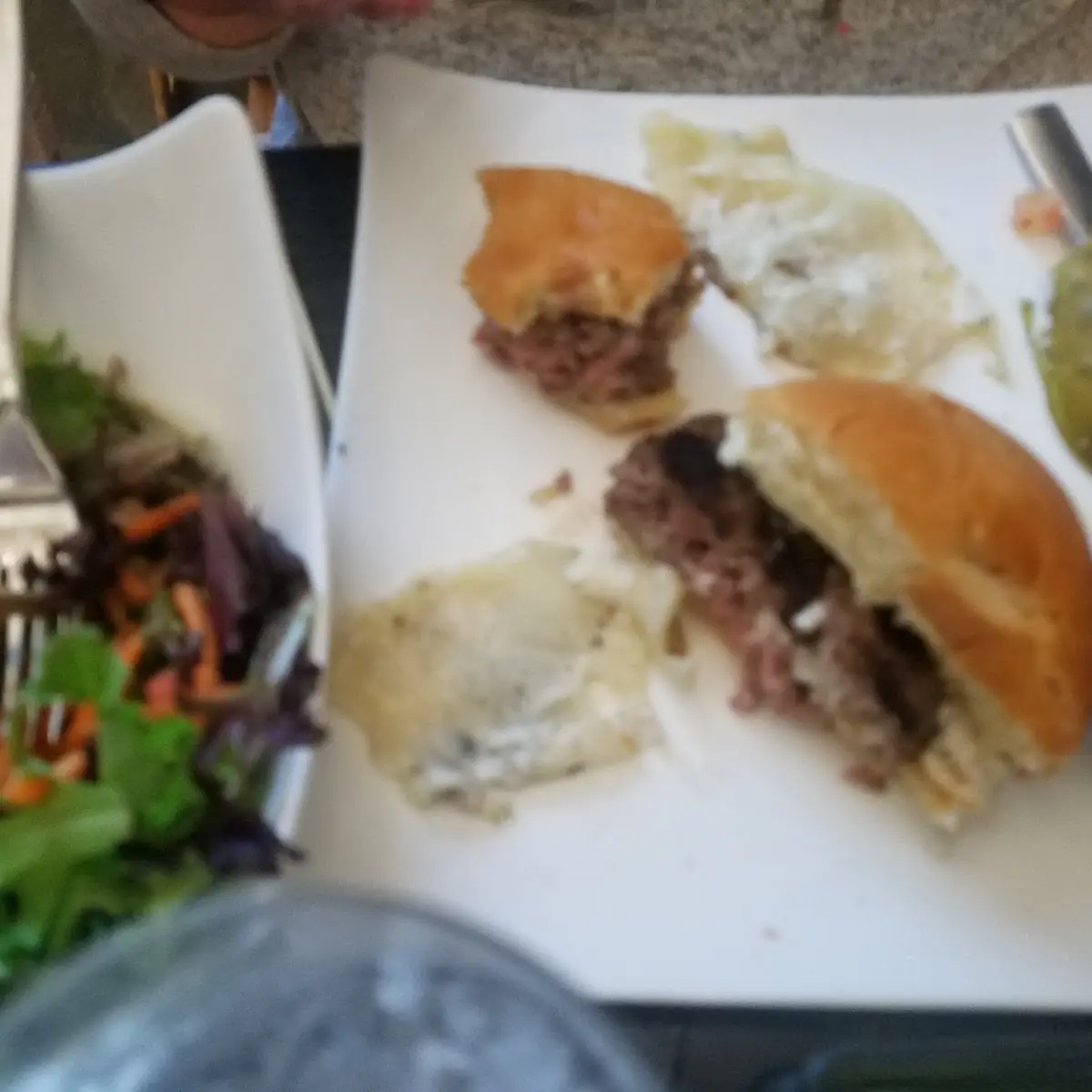Hamburger 2ith Onion Bacon Jam