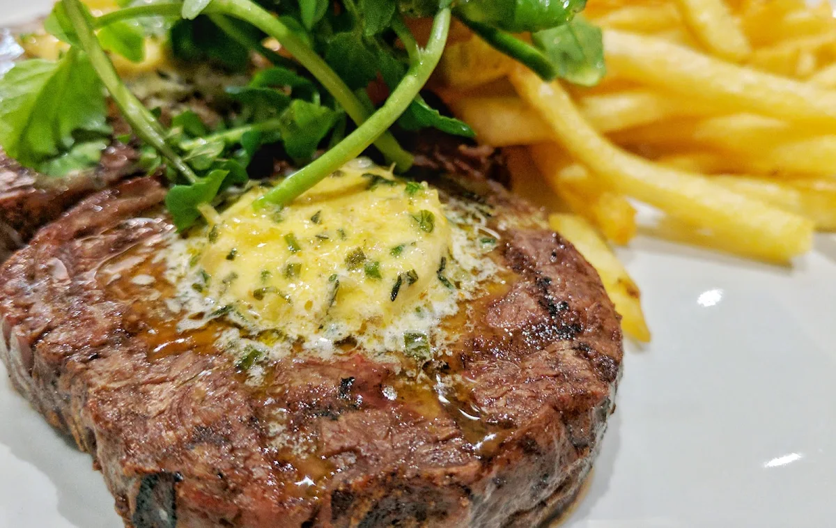 Minute Steak, ABODE Bistro. Bar