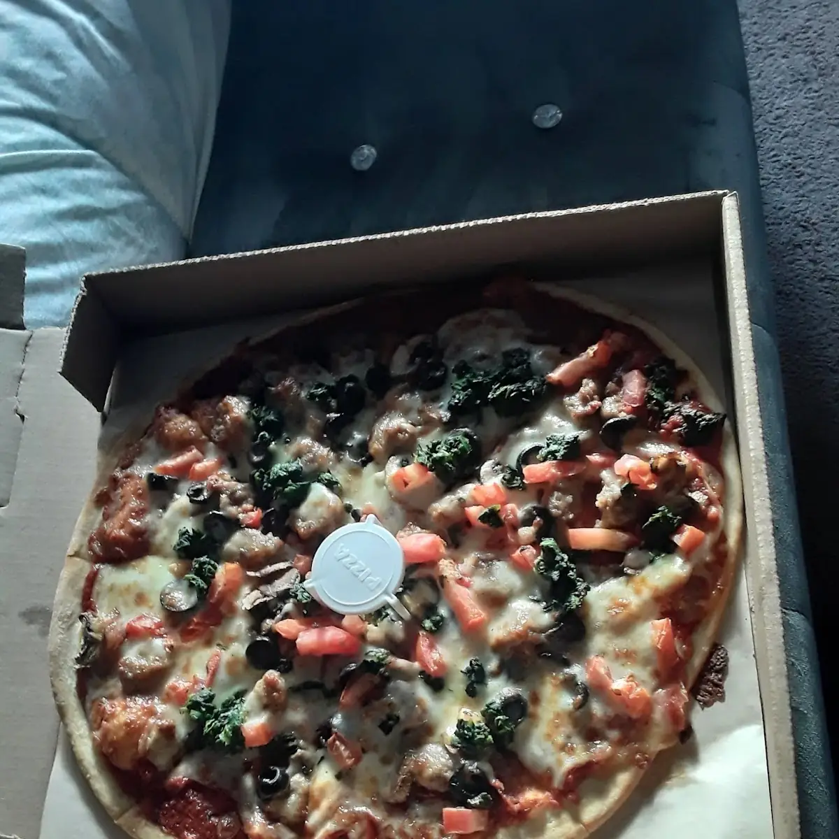 Veggie Pizza Tomatoes Spinach Black Olives Mushrooms
