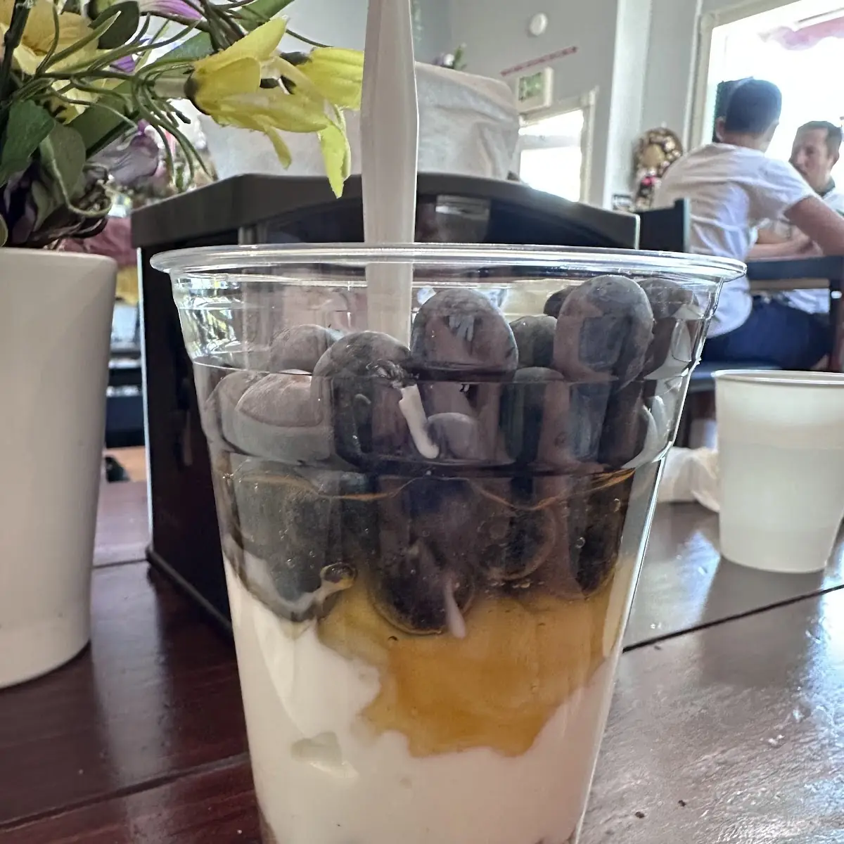 Yogurt Parfait with Fresh Blueberries