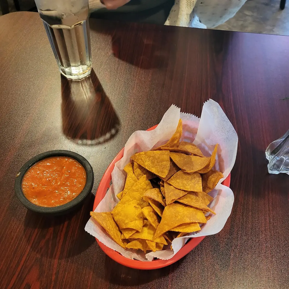 Large Chips & Salsa