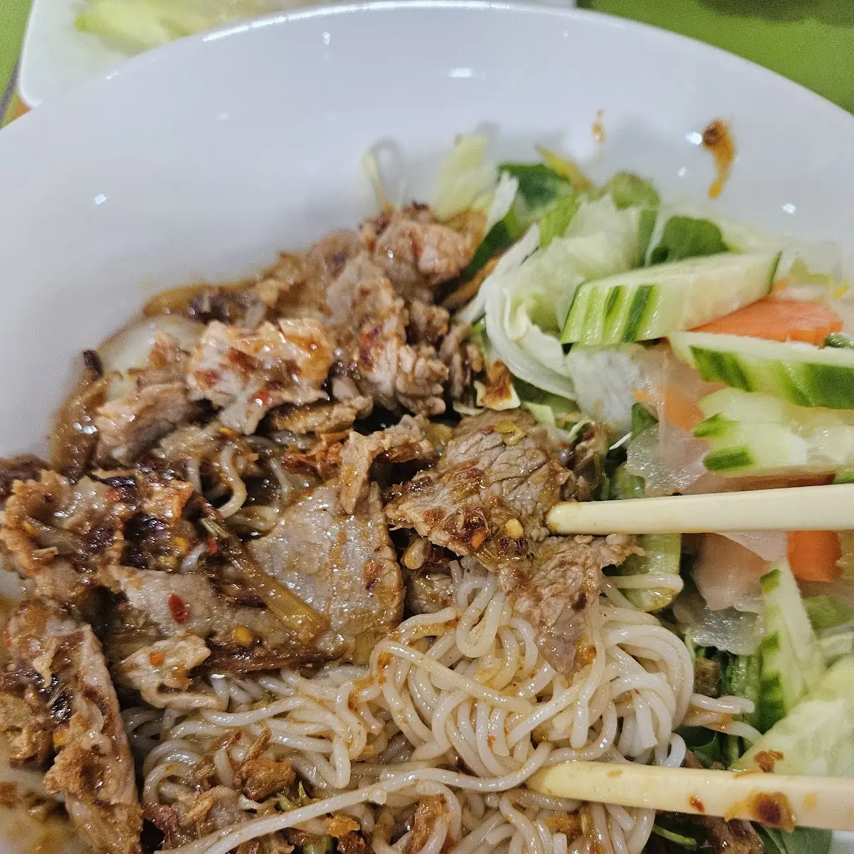 Fried Steak with Thin Rice Noodles